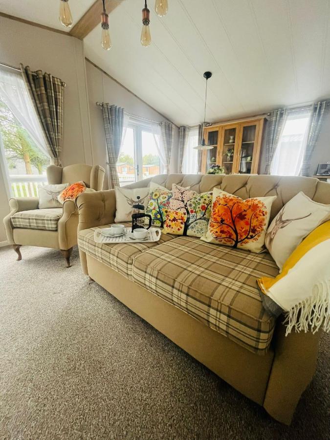 Lucky Lodge With Hot Tub Йорк Екстер'єр фото