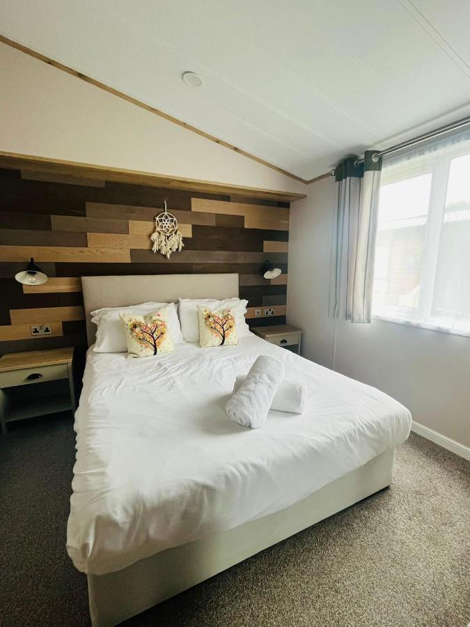 Lucky Lodge With Hot Tub Йорк Екстер'єр фото