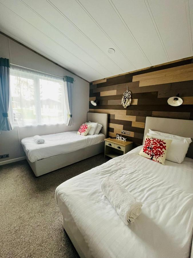 Lucky Lodge With Hot Tub Йорк Екстер'єр фото