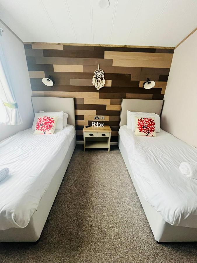Lucky Lodge With Hot Tub Йорк Екстер'єр фото
